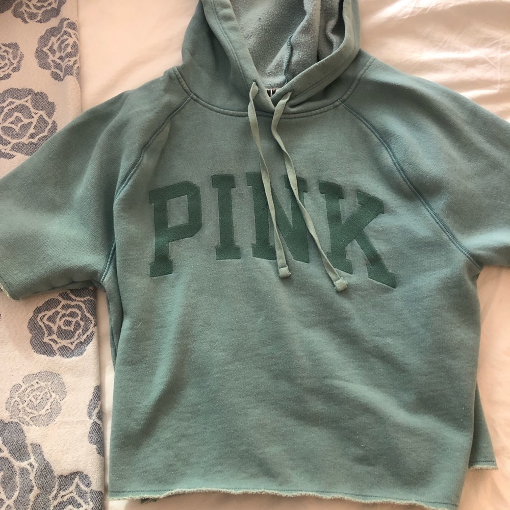 Comfortable short sleeve hoodie